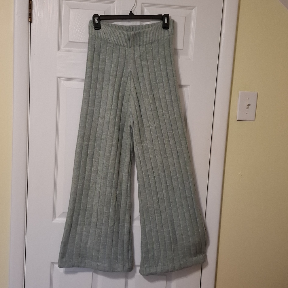 Sincerely Jules sz M, cozy, ribbed knit, sage green, wide leg pants, stretch.